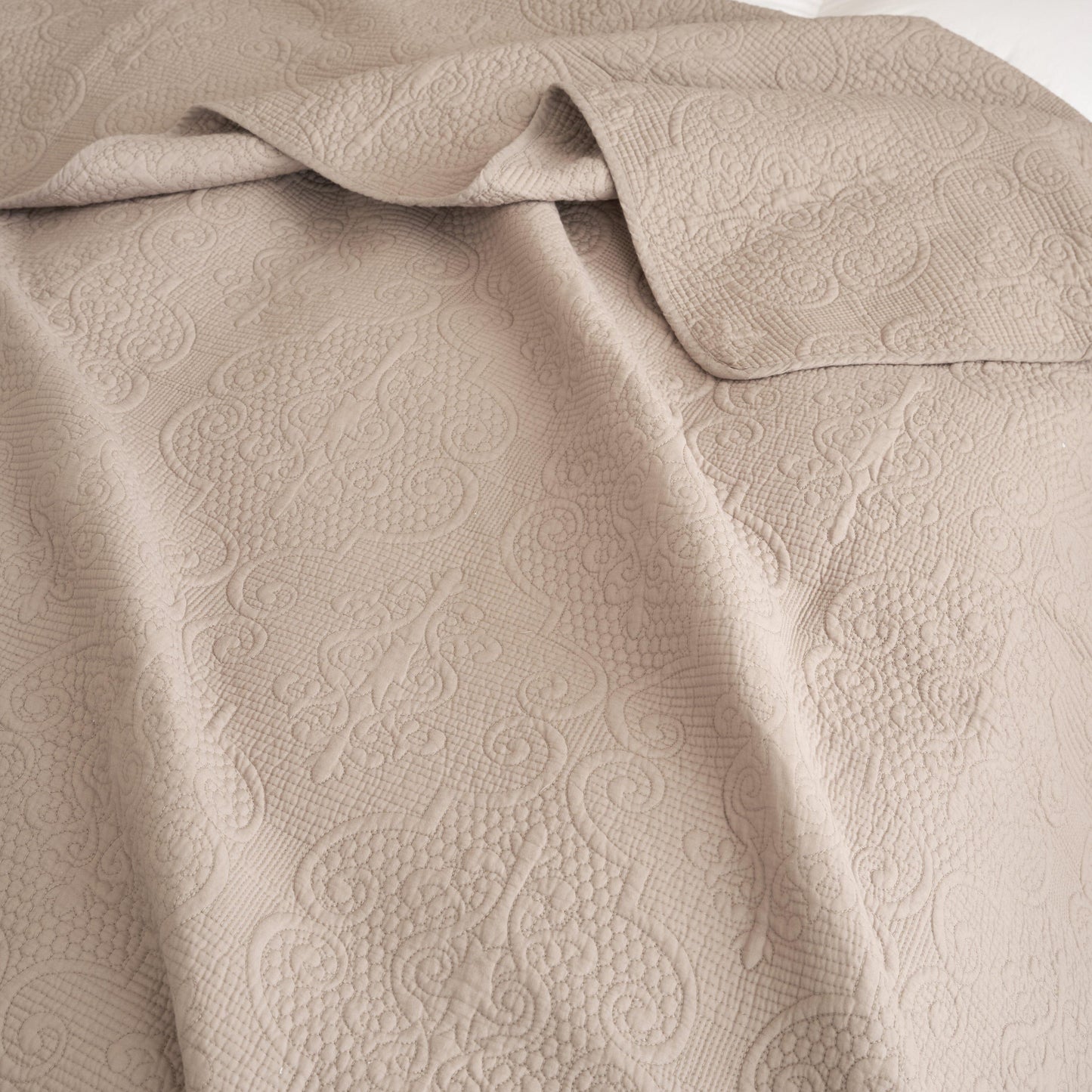 Elegant Matelasse Cotton Quilted Bedspread Set