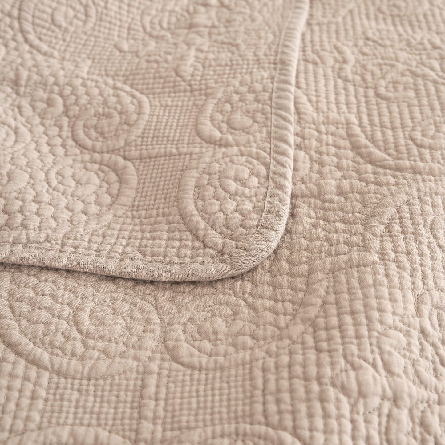Elegant Matelasse Cotton Quilted Bedspread Set