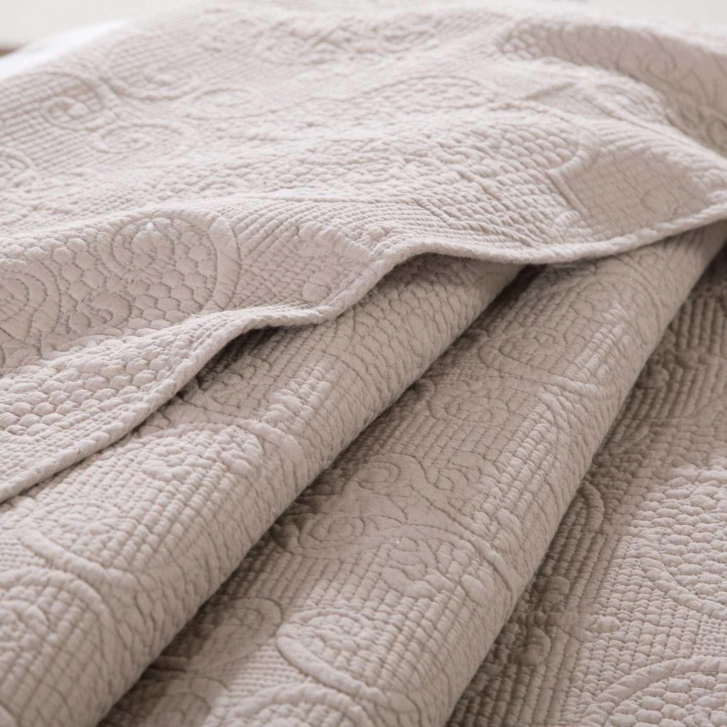 Elegant Matelasse Cotton Quilted Bedspread Set